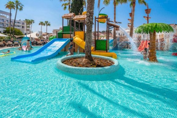 naar-brava-lloret-splash-met-kinderen naar-brava-lloret-splash-met-kinderen