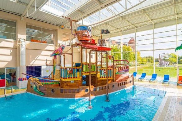 explorers-hotel-parijs-zwembad