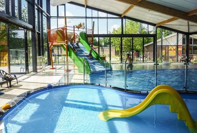 Europarcs Ruinen binnenzwembad met waterglijbaan