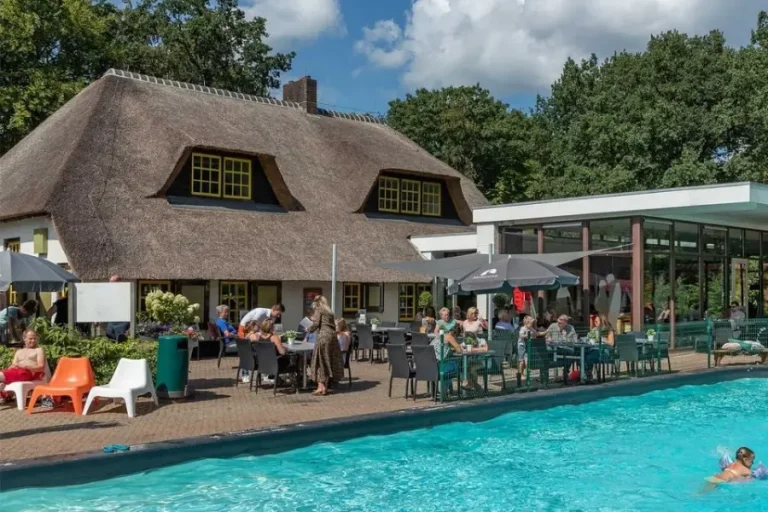 camping-molecaten-leemkule-zwembad