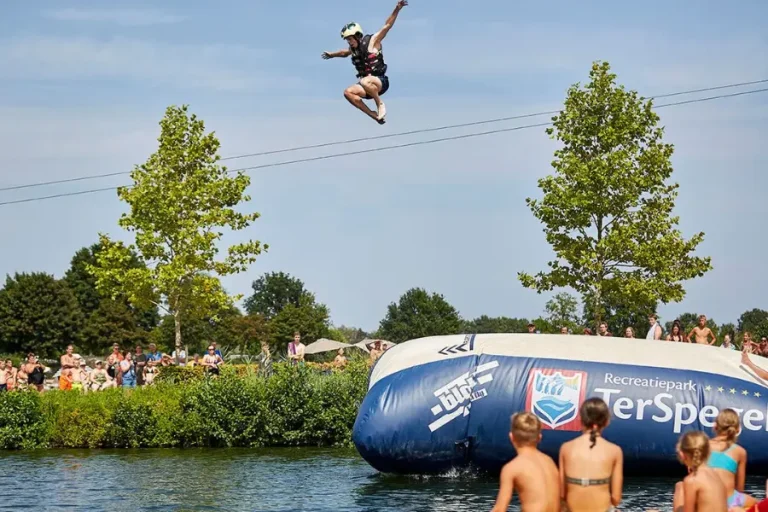 camping-terspegelt-met-kinderen