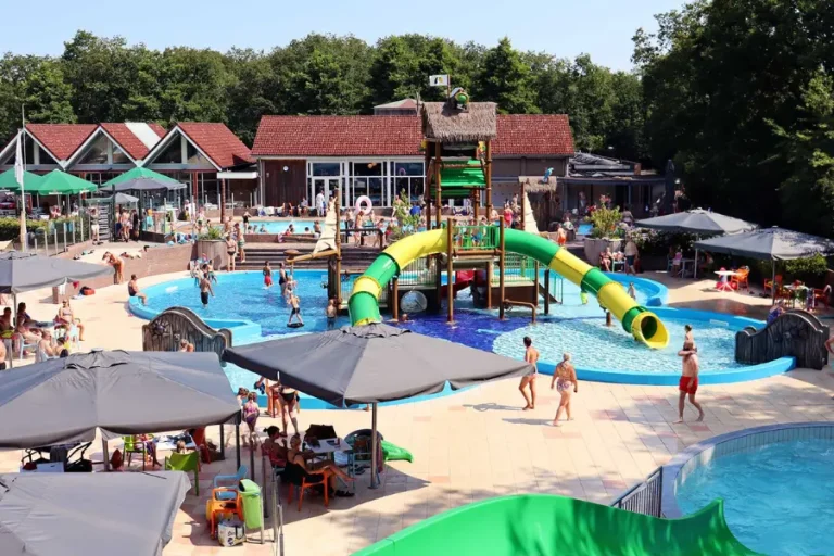 kindvriendelijke-camping-molecaten-park-t-hout-zwembad