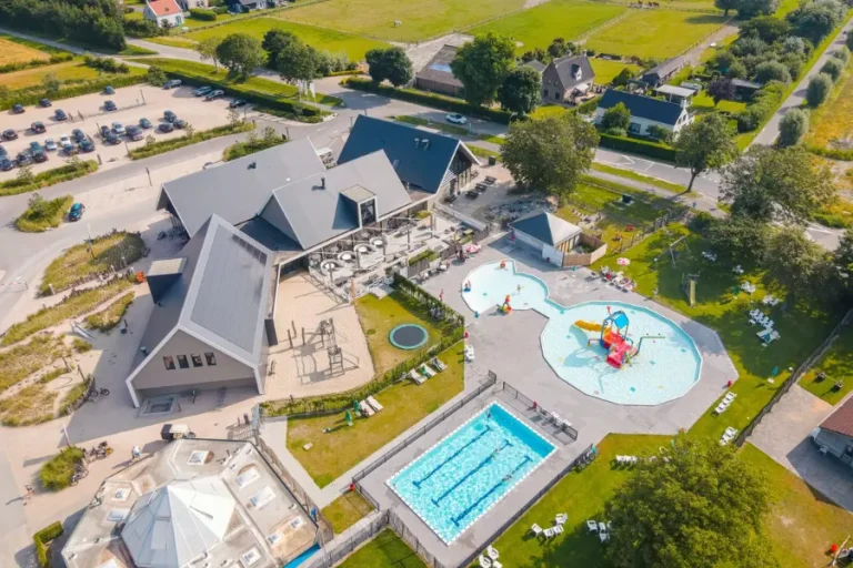 kindvriendelijke-camping-zonneweelde-zwembad