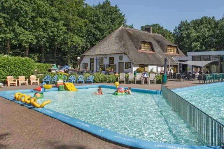 kindvriendelijke-molecaten-leemkule-zwembad