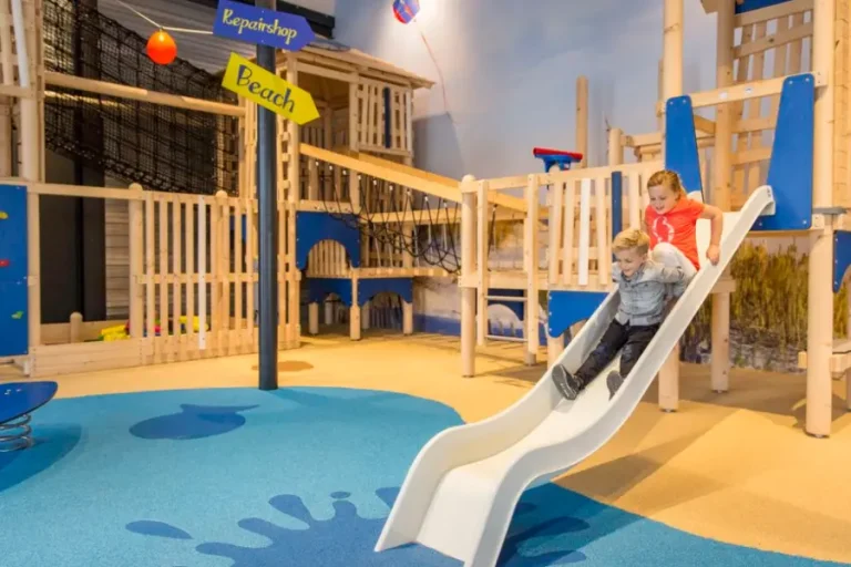 landal-strand-resort-ouddorp-binnenspeeltuin