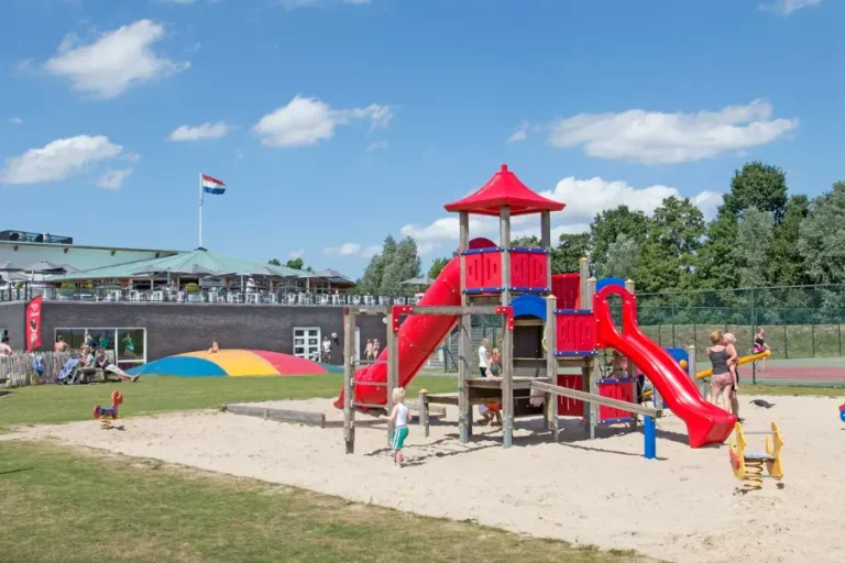 met-kinderen-naar-molecaten-park-flevostrand