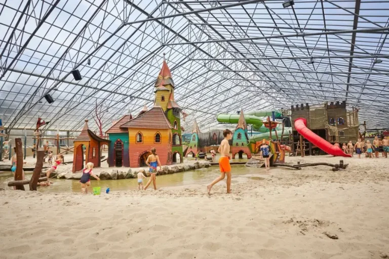 zwembad-ter-spegelt-sterrenstrand